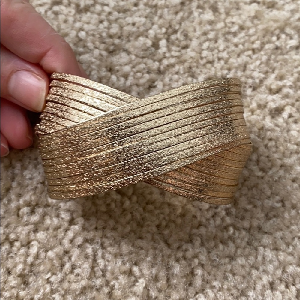 Express crossover bangle gold